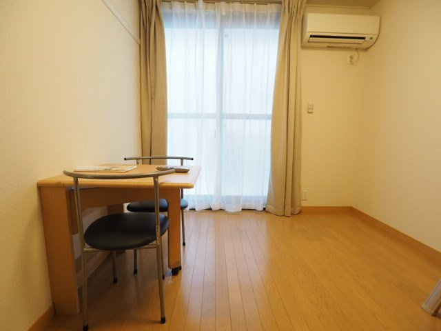 レオパレスフィオレ２の居間・リビング