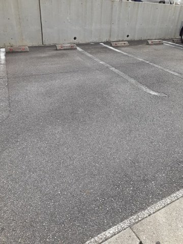 ガーデンヒルズ上ノ山１の駐車場