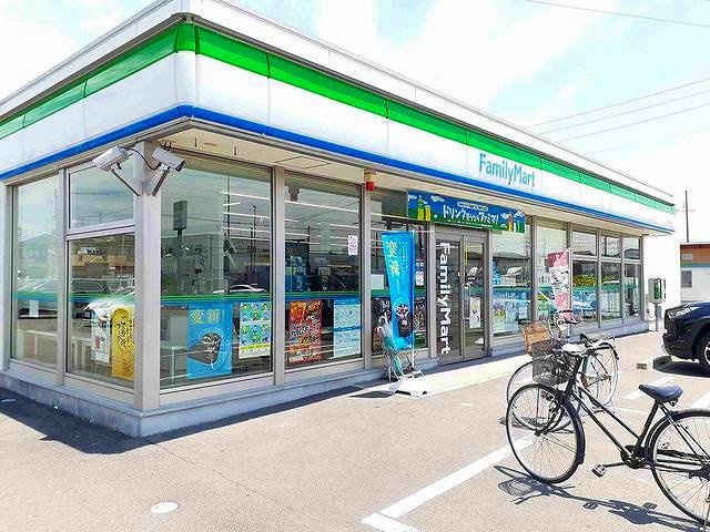 オベルジーヌの周辺|ファミリーマート　伝法寺店まで350m