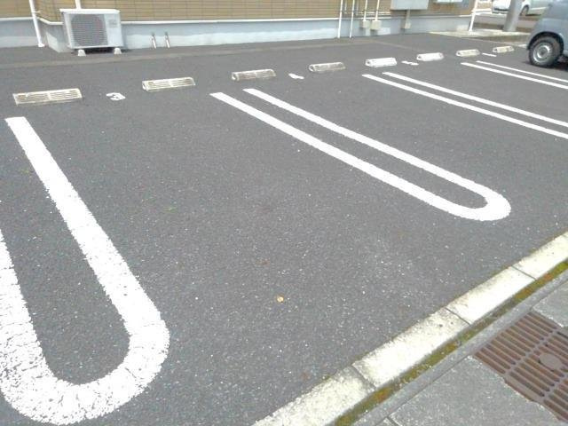 シイナハイツⅢの駐車場