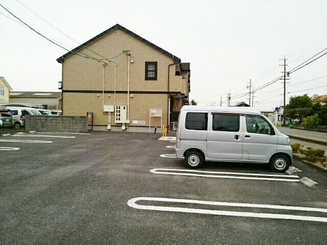 サクシードの駐車場