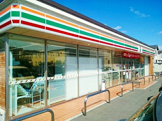サクシードの周辺|セブンイレブン　小信中新田町店まで120m