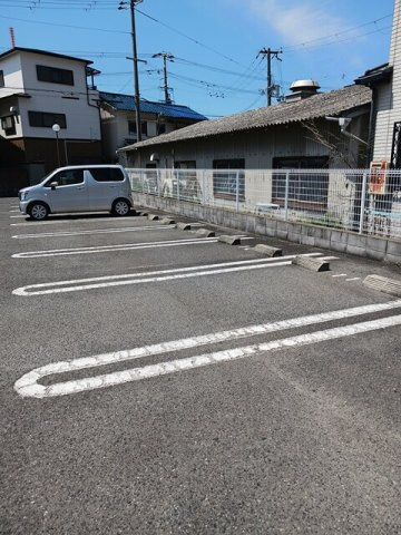 サニースクエアＣ棟の駐車場