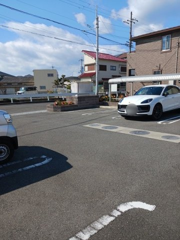 エテルノ　市場の駐車場