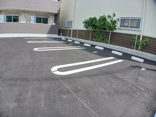 ＡＮＩＭＡＲＥ　Ｆの駐車場