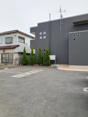 マンション　フェリーチェの駐車場