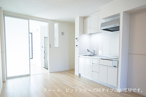 メゾン　ド　ローズ・ガーデンの居間・リビング