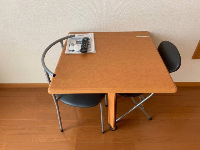 レオパレス市沢Ⅱのその他|机です。