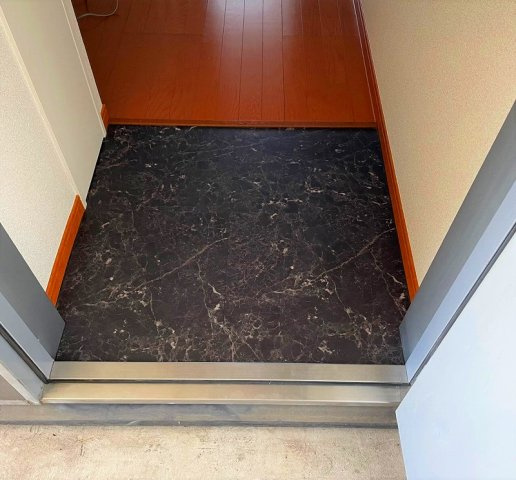 レオパレスメゾンエスエスの玄関