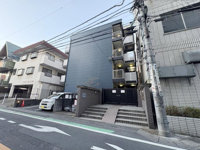 レオパレスプレステージ草加の外観