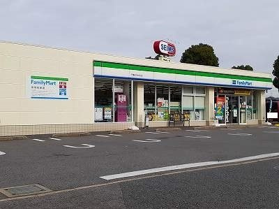 パルテールⅤの玄関|ファミリーマートまで550m