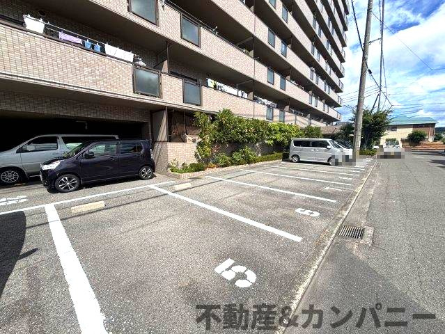 サーパス古三津の駐車場|駐車場です