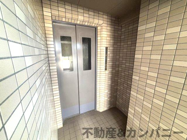 サーパス古三津のその他共用部分|エレベーターです