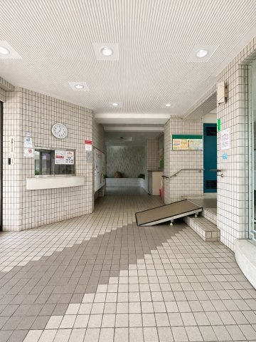 メゾンエクレーレ南千住のエントランス