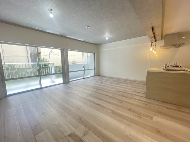 メゾンエクレーレ南千住の居間・リビング