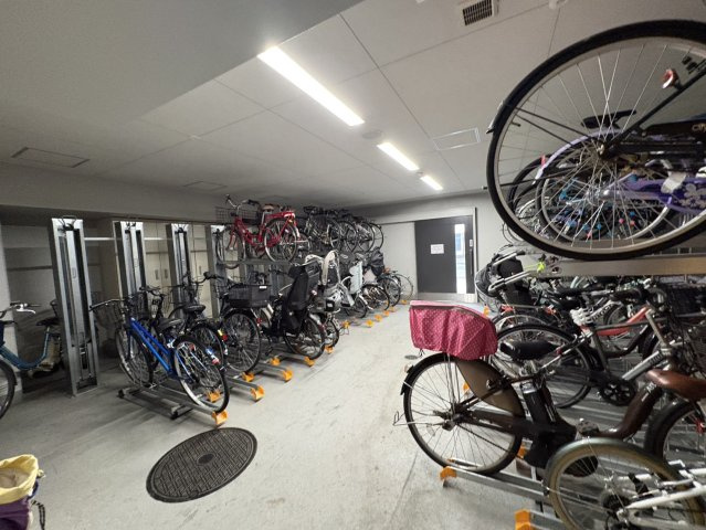パレステージ上野の駐輪場