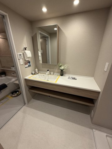 クレッセント新宿柏木の独立洗面台