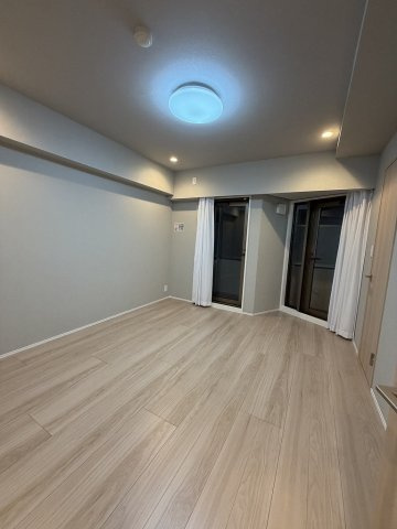 クレッセント新宿柏木の洋室
