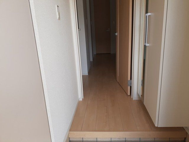 エム．ジョワイユⅡの玄関