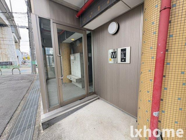 サウスウィングのエントランス|建物の内部です
