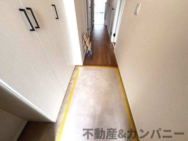 ポレスター松山フォレストシティの玄関|明るい玄関です