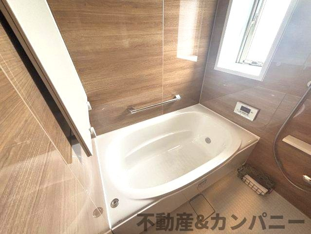 ポレスター松山フォレストシティの浴室|ゆったり過ごせるお風呂です