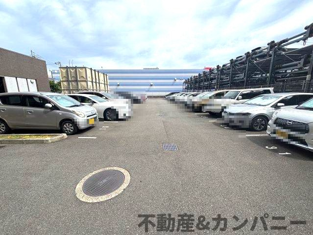 ポレスター松山フォレストシティの駐車場|駐車スペースもあります