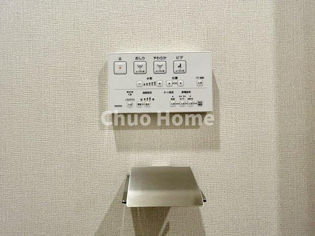 綾瀬グランドハイツの内装|【ウォシュレット】清潔に使いたいお手洗いには最適な設備です。もちろんウォームレットも標準装備です。