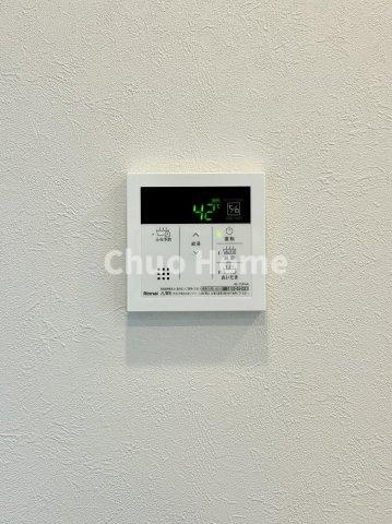 綾瀬グランドハイツの発電・温水設備|【給湯リモコン】外での一日を忘れさせてくれるオートバス機能でお好みの湯量・温度に調整された浴槽。