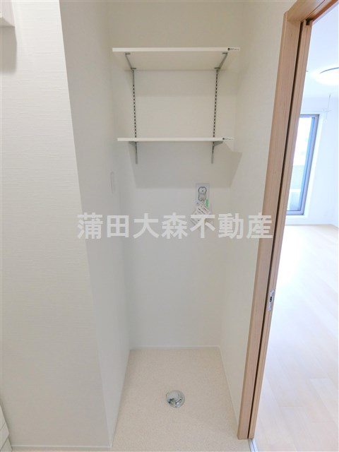 メルヴェーユ久が原の設備|可動棚付きがうれしい室内洗濯機置き場