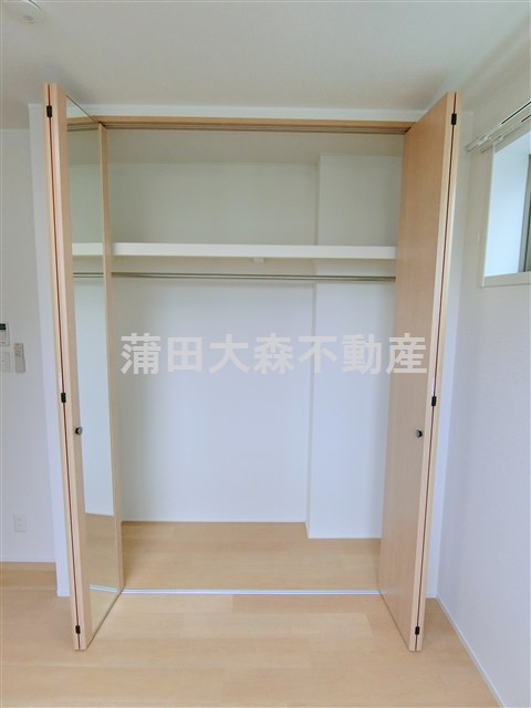 メルヴェーユ久が原の設備|洋室5.4帖の収納　クローゼット