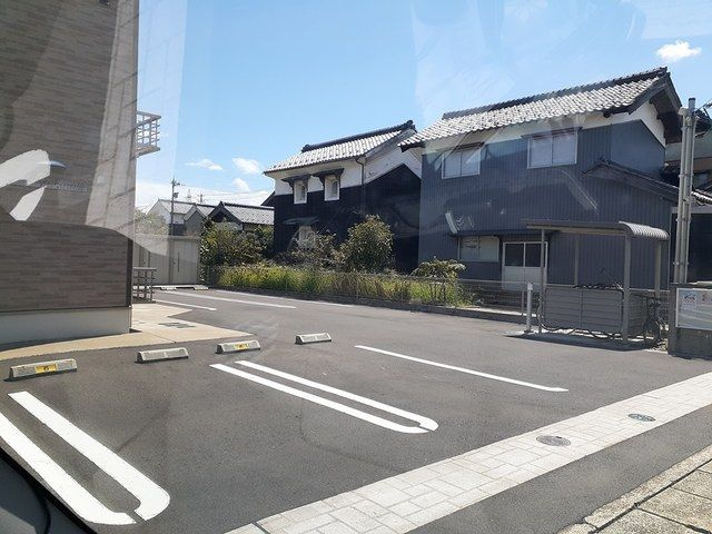 ルタン　メルヴェイユの駐車場