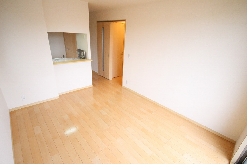 アデアコートA棟の居間・リビング|※お部屋により仕様が異なる場合があります※