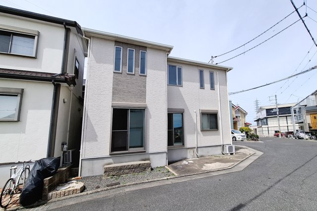 和泉市箕形町5丁目の前面道路含む現地写真|前面道路を含む外観