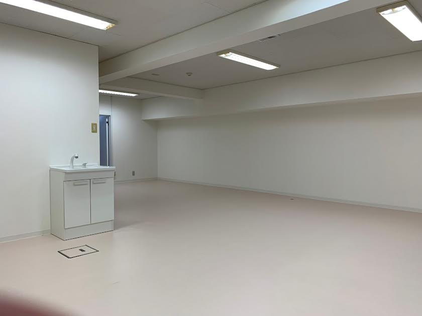 尼崎アーバンコンフォート2階事務所　オーナーチェンジ物件の内装|広々内装。洗面台あり