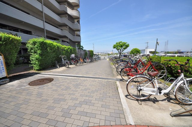 メゾンドール・ラーバン和泉III番館の駐輪場|自転車置き場