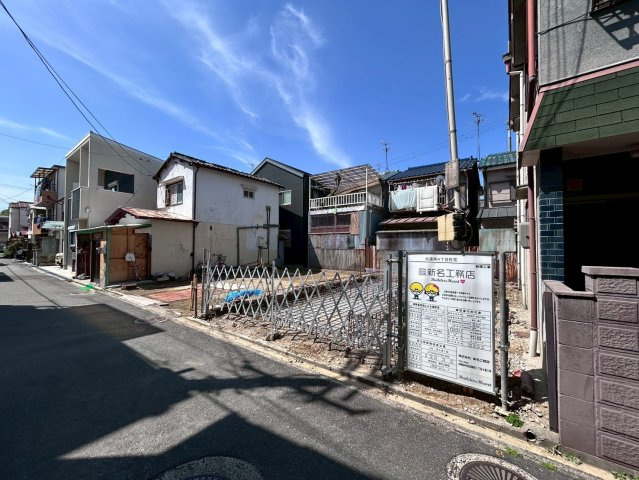 東大阪市大蓮南4丁目の前面道路含む現地写真|現地は建築中。完成後の新生活をイメージしながらご見学いただけます♪
