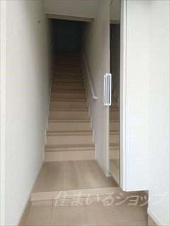 ベースの玄関|ミラー付き大型シューズボックス