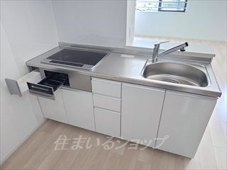 ベースのキッチン|浄水器一体型シャワー水栓・床下収納あり