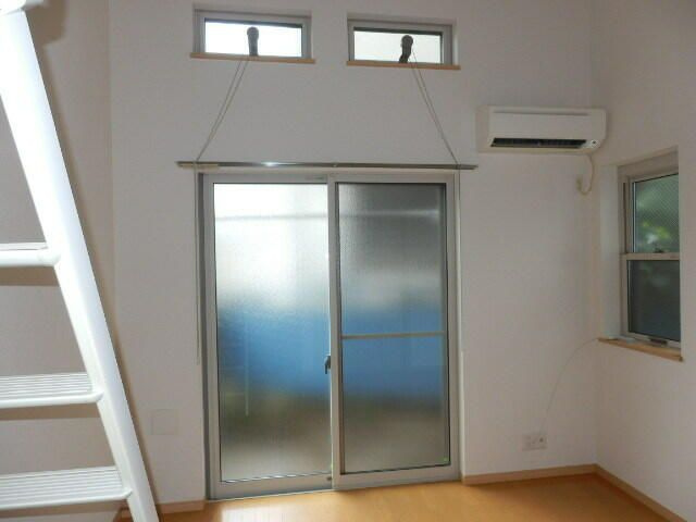 フェリシダ子安の居間・リビング