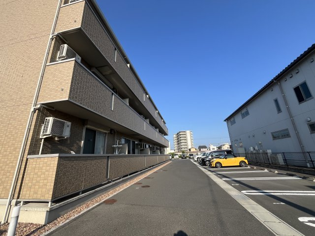 アースガーデンＳＯＪＡの駐車場