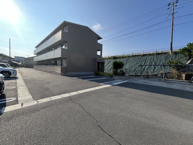 アースガーデンＳＯＪＡの駐車場