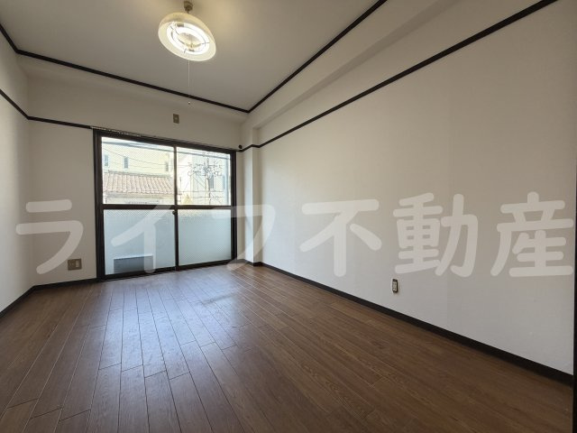 フリーディオ今里の居間・リビング