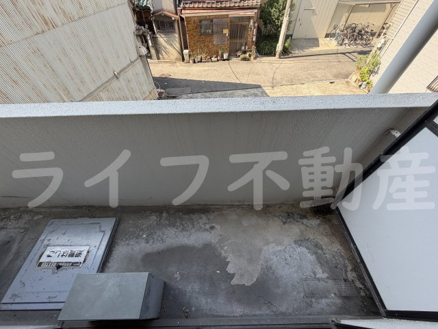 フリーディオ今里のバルコニー