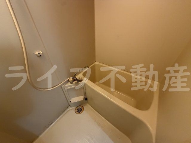 フリーディオ今里の浴室