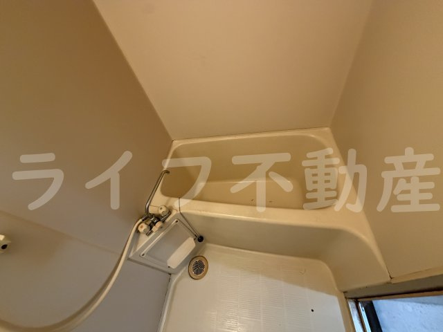 フリーディオ今里の浴室