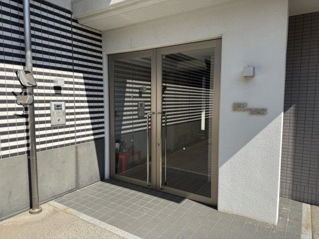 カノン甲南山手のエントランス