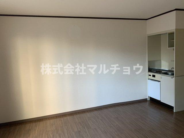 恵ハイツの居間・リビング|こちらのリビングで趣味の時間をお楽しみください