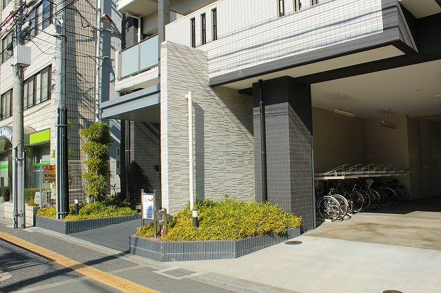 【エントランス】ベルヴィ江坂公園