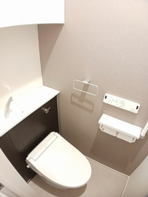 【トイレ】 | リジェ花田 | 落ち着いた色調のトイレです